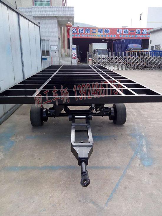 移動(dòng)4噸售貨亭底盤拖車